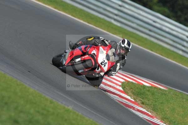 Motorcycle action photographs;Trackday digital images;event digital images;eventdigitalimages;no limits trackday;peter wileman photography;snetterton;snetterton circuit norfolk;snetterton photographs;trackday;trackday photos