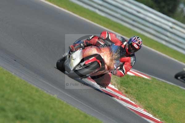 Motorcycle action photographs;Trackday digital images;event digital images;eventdigitalimages;no limits trackday;peter wileman photography;snetterton;snetterton circuit norfolk;snetterton photographs;trackday;trackday photos