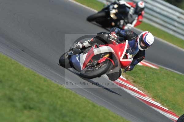 Motorcycle action photographs;Trackday digital images;event digital images;eventdigitalimages;no limits trackday;peter wileman photography;snetterton;snetterton circuit norfolk;snetterton photographs;trackday;trackday photos