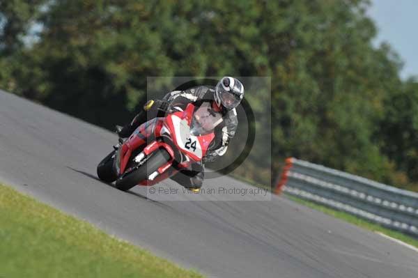 Motorcycle action photographs;Trackday digital images;event digital images;eventdigitalimages;no limits trackday;peter wileman photography;snetterton;snetterton circuit norfolk;snetterton photographs;trackday;trackday photos