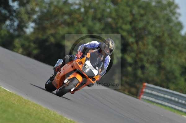 Motorcycle action photographs;Trackday digital images;event digital images;eventdigitalimages;no limits trackday;peter wileman photography;snetterton;snetterton circuit norfolk;snetterton photographs;trackday;trackday photos