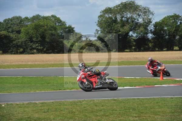 Motorcycle action photographs;Trackday digital images;event digital images;eventdigitalimages;no limits trackday;peter wileman photography;snetterton;snetterton circuit norfolk;snetterton photographs;trackday;trackday photos