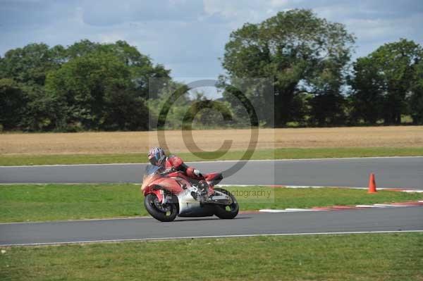 Motorcycle action photographs;Trackday digital images;event digital images;eventdigitalimages;no limits trackday;peter wileman photography;snetterton;snetterton circuit norfolk;snetterton photographs;trackday;trackday photos