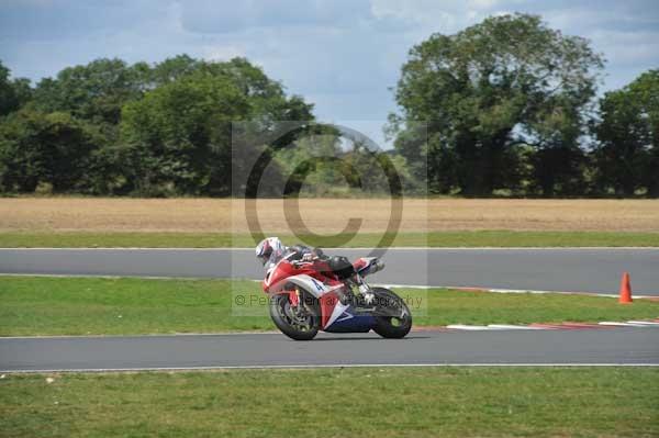 Motorcycle action photographs;Trackday digital images;event digital images;eventdigitalimages;no limits trackday;peter wileman photography;snetterton;snetterton circuit norfolk;snetterton photographs;trackday;trackday photos