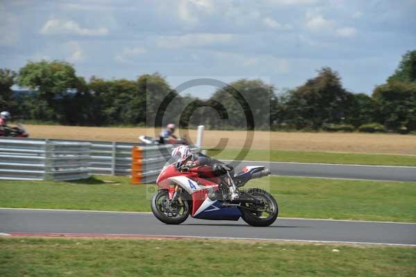 Motorcycle action photographs;Trackday digital images;event digital images;eventdigitalimages;no limits trackday;peter wileman photography;snetterton;snetterton circuit norfolk;snetterton photographs;trackday;trackday photos