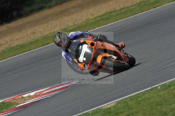 Motorcycle action photographs;Trackday digital images;event digital images;eventdigitalimages;no limits trackday;peter wileman photography;snetterton;snetterton circuit norfolk;snetterton photographs;trackday;trackday photos