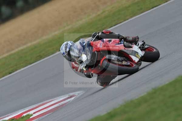 Motorcycle action photographs;Trackday digital images;event digital images;eventdigitalimages;no limits trackday;peter wileman photography;snetterton;snetterton circuit norfolk;snetterton photographs;trackday;trackday photos