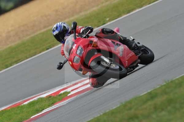 Motorcycle action photographs;Trackday digital images;event digital images;eventdigitalimages;no limits trackday;peter wileman photography;snetterton;snetterton circuit norfolk;snetterton photographs;trackday;trackday photos