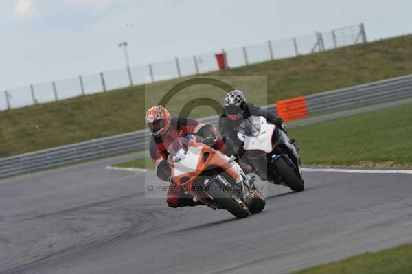 Motorcycle action photographs;Trackday digital images;event digital images;eventdigitalimages;no limits trackday;peter wileman photography;snetterton;snetterton circuit norfolk;snetterton photographs;trackday;trackday photos