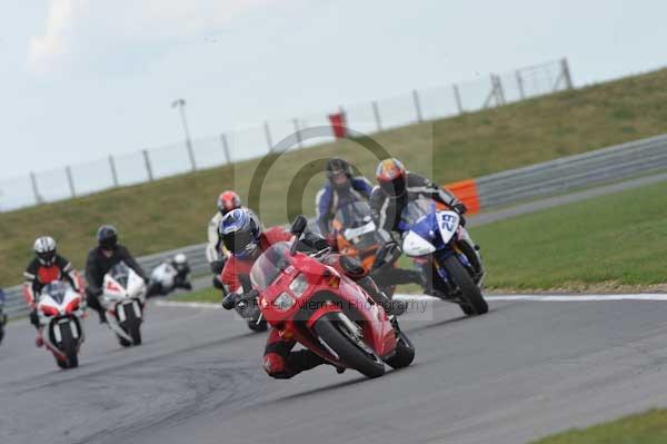 Motorcycle action photographs;Trackday digital images;event digital images;eventdigitalimages;no limits trackday;peter wileman photography;snetterton;snetterton circuit norfolk;snetterton photographs;trackday;trackday photos