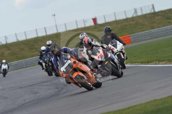 Motorcycle action photographs;Trackday digital images;event digital images;eventdigitalimages;no limits trackday;peter wileman photography;snetterton;snetterton circuit norfolk;snetterton photographs;trackday;trackday photos