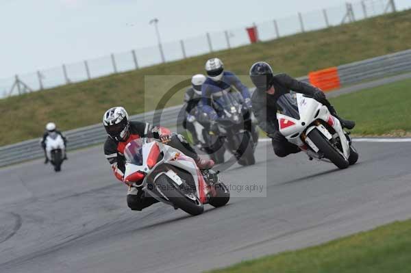 Motorcycle action photographs;Trackday digital images;event digital images;eventdigitalimages;no limits trackday;peter wileman photography;snetterton;snetterton circuit norfolk;snetterton photographs;trackday;trackday photos