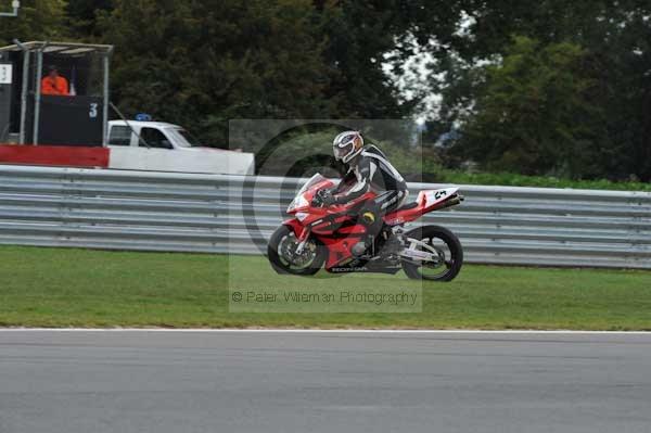 Motorcycle action photographs;Trackday digital images;event digital images;eventdigitalimages;no limits trackday;peter wileman photography;snetterton;snetterton circuit norfolk;snetterton photographs;trackday;trackday photos