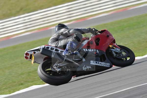 Motorcycle action photographs;Trackday digital images;event digital images;eventdigitalimages;no limits trackday;peter wileman photography;snetterton;snetterton circuit norfolk;snetterton photographs;trackday;trackday photos