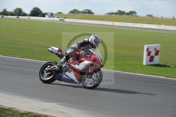 Motorcycle action photographs;Trackday digital images;event digital images;eventdigitalimages;no limits trackday;peter wileman photography;snetterton;snetterton circuit norfolk;snetterton photographs;trackday;trackday photos