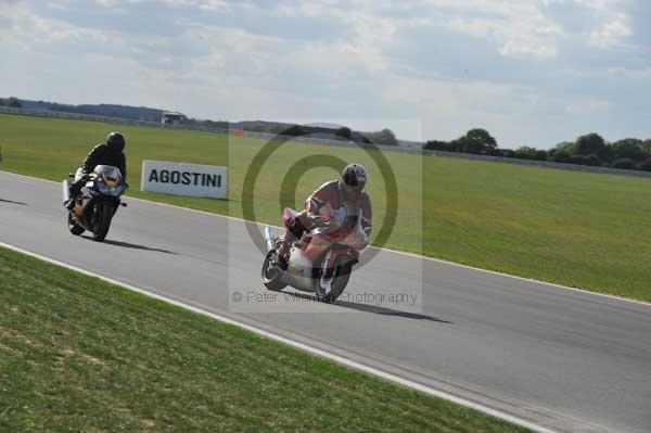 Motorcycle action photographs;Trackday digital images;event digital images;eventdigitalimages;no limits trackday;peter wileman photography;snetterton;snetterton circuit norfolk;snetterton photographs;trackday;trackday photos