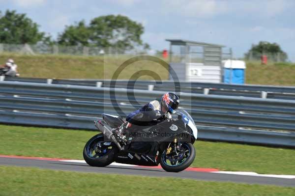 Motorcycle action photographs;Trackday digital images;event digital images;eventdigitalimages;no limits trackday;peter wileman photography;snetterton;snetterton circuit norfolk;snetterton photographs;trackday;trackday photos