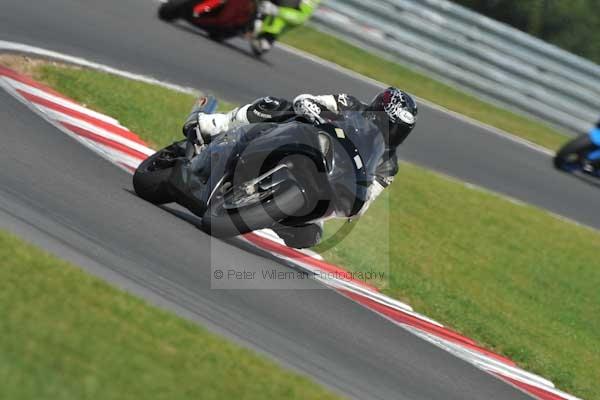 Motorcycle action photographs;Trackday digital images;event digital images;eventdigitalimages;no limits trackday;peter wileman photography;snetterton;snetterton circuit norfolk;snetterton photographs;trackday;trackday photos