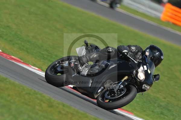 Motorcycle action photographs;Trackday digital images;event digital images;eventdigitalimages;no limits trackday;peter wileman photography;snetterton;snetterton circuit norfolk;snetterton photographs;trackday;trackday photos