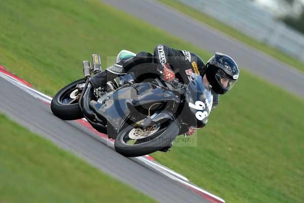 Motorcycle action photographs;Trackday digital images;event digital images;eventdigitalimages;no limits trackday;peter wileman photography;snetterton;snetterton circuit norfolk;snetterton photographs;trackday;trackday photos