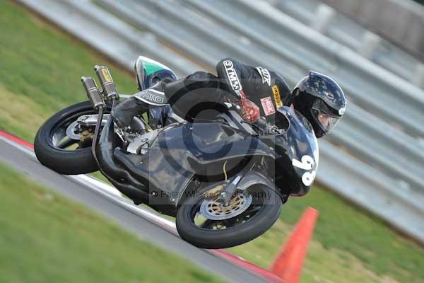 Motorcycle action photographs;Trackday digital images;event digital images;eventdigitalimages;no limits trackday;peter wileman photography;snetterton;snetterton circuit norfolk;snetterton photographs;trackday;trackday photos