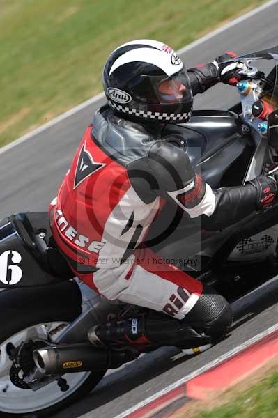 Motorcycle action photographs;Trackday digital images;event digital images;eventdigitalimages;no limits trackday;peter wileman photography;snetterton;snetterton circuit norfolk;snetterton photographs;trackday;trackday photos