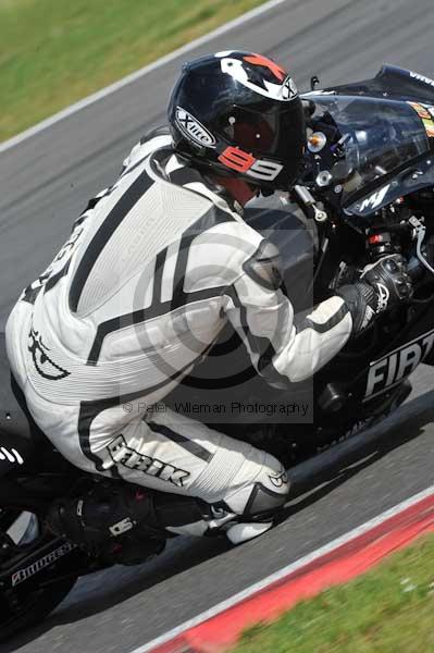 Motorcycle action photographs;Trackday digital images;event digital images;eventdigitalimages;no limits trackday;peter wileman photography;snetterton;snetterton circuit norfolk;snetterton photographs;trackday;trackday photos