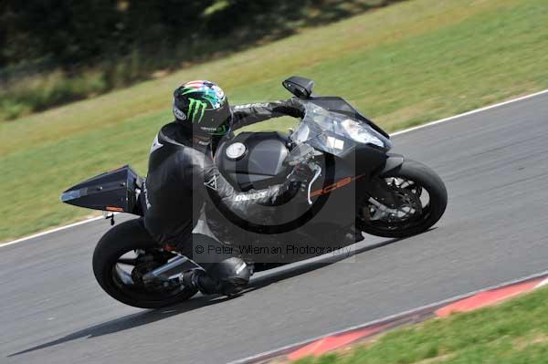 Motorcycle action photographs;Trackday digital images;event digital images;eventdigitalimages;no limits trackday;peter wileman photography;snetterton;snetterton circuit norfolk;snetterton photographs;trackday;trackday photos