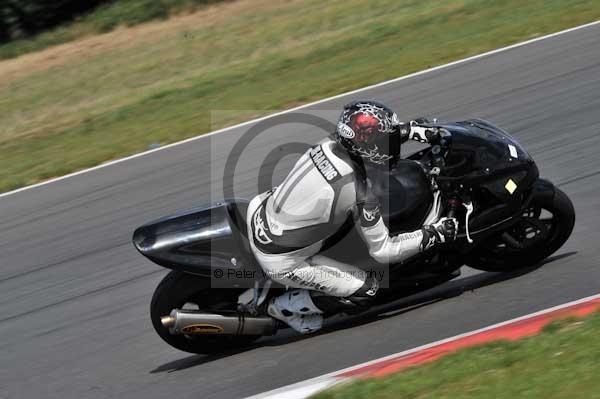 Motorcycle action photographs;Trackday digital images;event digital images;eventdigitalimages;no limits trackday;peter wileman photography;snetterton;snetterton circuit norfolk;snetterton photographs;trackday;trackday photos