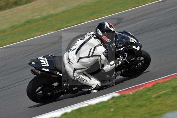 Motorcycle action photographs;Trackday digital images;event digital images;eventdigitalimages;no limits trackday;peter wileman photography;snetterton;snetterton circuit norfolk;snetterton photographs;trackday;trackday photos