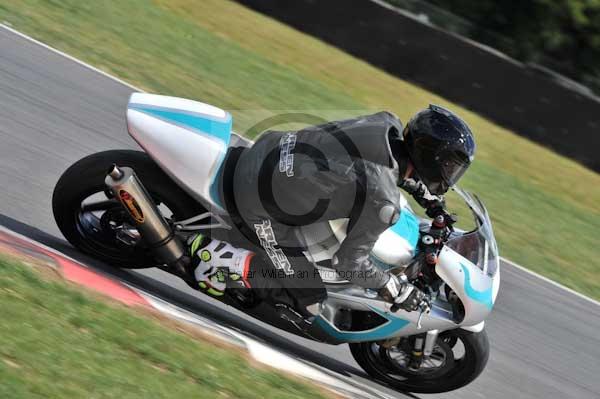 Motorcycle action photographs;Trackday digital images;event digital images;eventdigitalimages;no limits trackday;peter wileman photography;snetterton;snetterton circuit norfolk;snetterton photographs;trackday;trackday photos