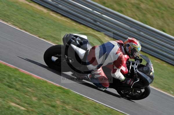 Motorcycle action photographs;Trackday digital images;event digital images;eventdigitalimages;no limits trackday;peter wileman photography;snetterton;snetterton circuit norfolk;snetterton photographs;trackday;trackday photos