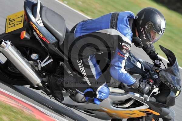 Motorcycle action photographs;Trackday digital images;event digital images;eventdigitalimages;no limits trackday;peter wileman photography;snetterton;snetterton circuit norfolk;snetterton photographs;trackday;trackday photos