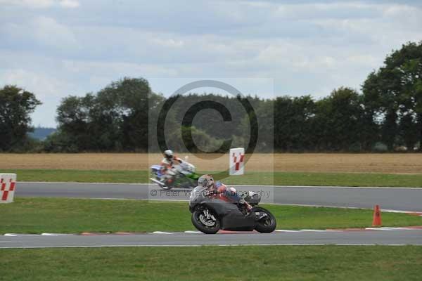 Motorcycle action photographs;Trackday digital images;event digital images;eventdigitalimages;no limits trackday;peter wileman photography;snetterton;snetterton circuit norfolk;snetterton photographs;trackday;trackday photos