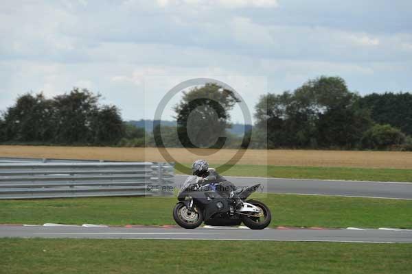 Motorcycle action photographs;Trackday digital images;event digital images;eventdigitalimages;no limits trackday;peter wileman photography;snetterton;snetterton circuit norfolk;snetterton photographs;trackday;trackday photos