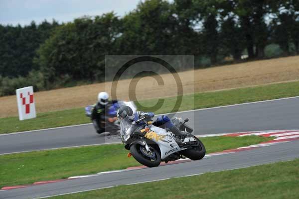 Motorcycle action photographs;Trackday digital images;event digital images;eventdigitalimages;no limits trackday;peter wileman photography;snetterton;snetterton circuit norfolk;snetterton photographs;trackday;trackday photos