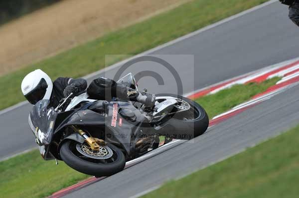 Motorcycle action photographs;Trackday digital images;event digital images;eventdigitalimages;no limits trackday;peter wileman photography;snetterton;snetterton circuit norfolk;snetterton photographs;trackday;trackday photos