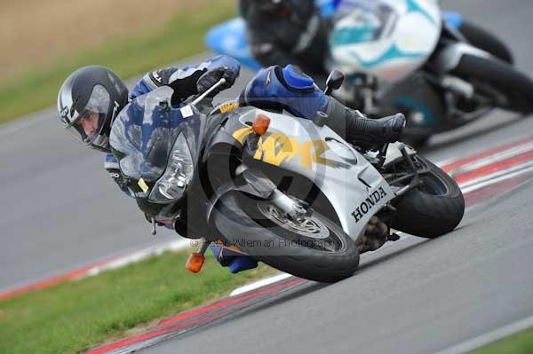 Motorcycle action photographs;Trackday digital images;event digital images;eventdigitalimages;no limits trackday;peter wileman photography;snetterton;snetterton circuit norfolk;snetterton photographs;trackday;trackday photos