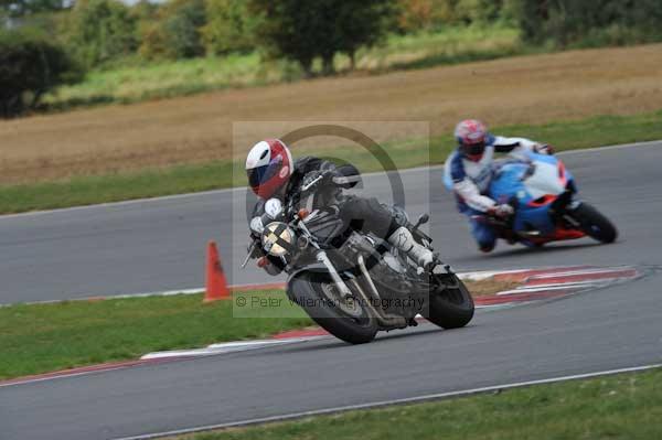 Motorcycle action photographs;Trackday digital images;event digital images;eventdigitalimages;no limits trackday;peter wileman photography;snetterton;snetterton circuit norfolk;snetterton photographs;trackday;trackday photos