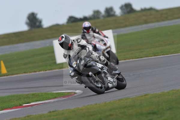 Motorcycle action photographs;Trackday digital images;event digital images;eventdigitalimages;no limits trackday;peter wileman photography;snetterton;snetterton circuit norfolk;snetterton photographs;trackday;trackday photos