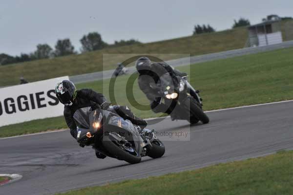 Motorcycle action photographs;Trackday digital images;event digital images;eventdigitalimages;no limits trackday;peter wileman photography;snetterton;snetterton circuit norfolk;snetterton photographs;trackday;trackday photos