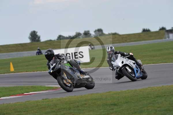 Motorcycle action photographs;Trackday digital images;event digital images;eventdigitalimages;no limits trackday;peter wileman photography;snetterton;snetterton circuit norfolk;snetterton photographs;trackday;trackday photos