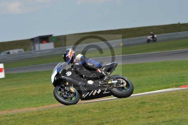 Motorcycle action photographs;Trackday digital images;event digital images;eventdigitalimages;no limits trackday;peter wileman photography;snetterton;snetterton circuit norfolk;snetterton photographs;trackday;trackday photos