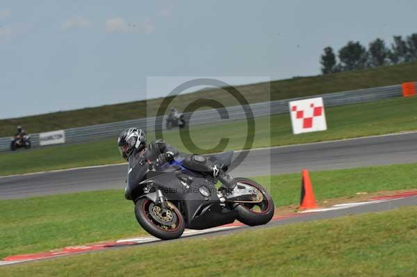 Motorcycle action photographs;Trackday digital images;event digital images;eventdigitalimages;no limits trackday;peter wileman photography;snetterton;snetterton circuit norfolk;snetterton photographs;trackday;trackday photos