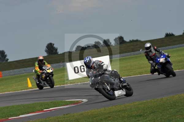 Motorcycle action photographs;Trackday digital images;event digital images;eventdigitalimages;no limits trackday;peter wileman photography;snetterton;snetterton circuit norfolk;snetterton photographs;trackday;trackday photos