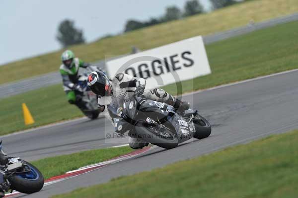 Motorcycle action photographs;Trackday digital images;event digital images;eventdigitalimages;no limits trackday;peter wileman photography;snetterton;snetterton circuit norfolk;snetterton photographs;trackday;trackday photos