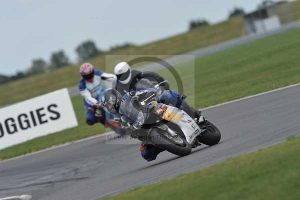 Motorcycle action photographs;Trackday digital images;event digital images;eventdigitalimages;no limits trackday;peter wileman photography;snetterton;snetterton circuit norfolk;snetterton photographs;trackday;trackday photos