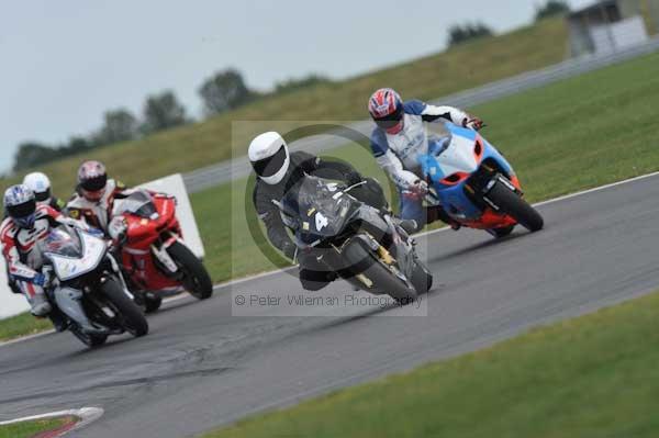 Motorcycle action photographs;Trackday digital images;event digital images;eventdigitalimages;no limits trackday;peter wileman photography;snetterton;snetterton circuit norfolk;snetterton photographs;trackday;trackday photos