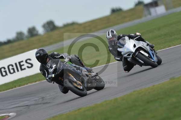 Motorcycle action photographs;Trackday digital images;event digital images;eventdigitalimages;no limits trackday;peter wileman photography;snetterton;snetterton circuit norfolk;snetterton photographs;trackday;trackday photos