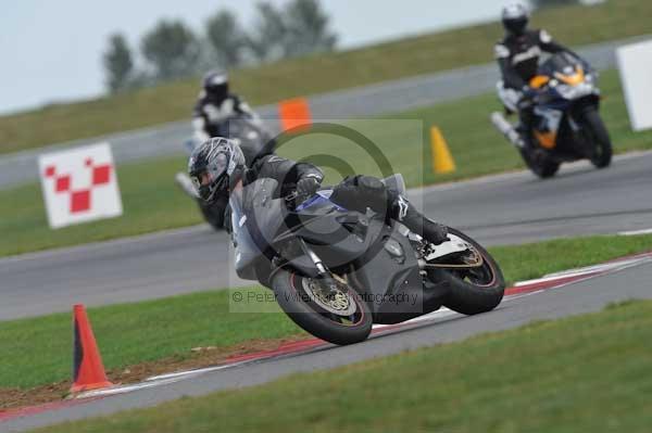 Motorcycle action photographs;Trackday digital images;event digital images;eventdigitalimages;no limits trackday;peter wileman photography;snetterton;snetterton circuit norfolk;snetterton photographs;trackday;trackday photos